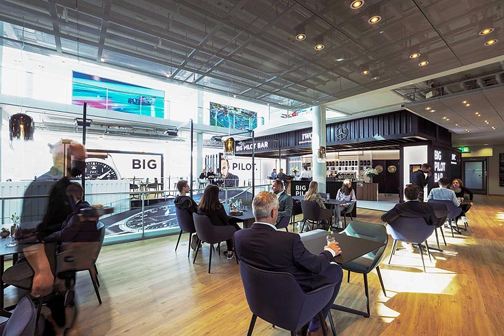 Mercedes-Benz München und IWC Schaffhausen starten Pilotprojekt „BIG PILOT BAR“ München.